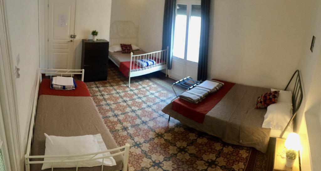 Palace Guesthouse Barcelone Extérieur photo